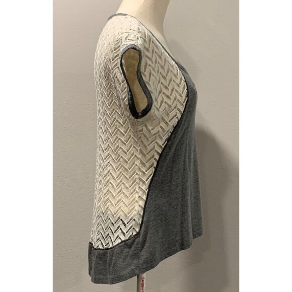 Jolt Womens Small Gray and White Chevron Lace Back Panel Short Sleeve Top - Picture 4 of 13